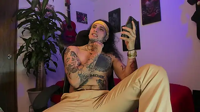 Snapshot of Ryuk_it chatting on 09-29-25, 01:17 Ryuk it online show from 09-29-25, 01:17