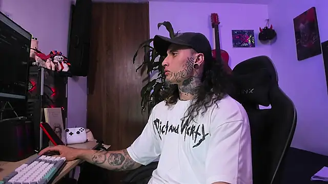 Snapshot of Ryuk_it chatting on 12-18-25, 12:38 Ryuk it online show from 12-18-25, 12:38