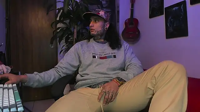 Snapshot of Ryuk_it chatting on 10-10-25, 01:34 Ryuk it online show from 10-10-25, 01:34