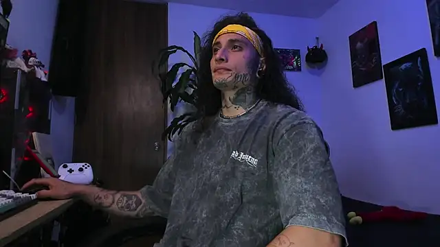 Snapshot of Ryuk_it chatting on 12-22-25, 01:17 Ryuk it online show from 12-22-25, 01:17