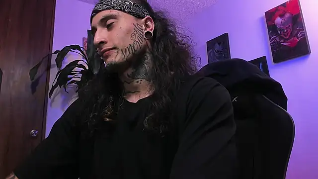 Snapshot of Ryuk_it chatting on 11-25-25, 01:28 Ryuk it online show from 11-25-25, 01:28