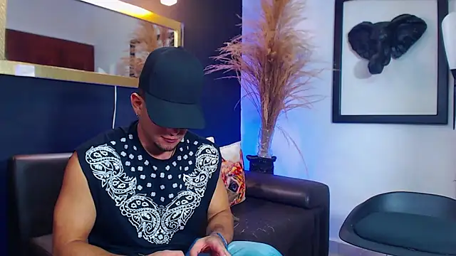 Snapshot of Markboyl chatting on 10-14-25, 03:23 Markboyl online show from 10-14-25, 03:23