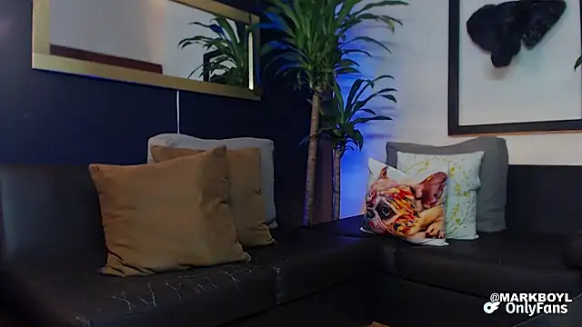 Snapshot of Markboyl chatting on 12-19-24, 02:13 Markboyl online show from 12-19-24, 02:13