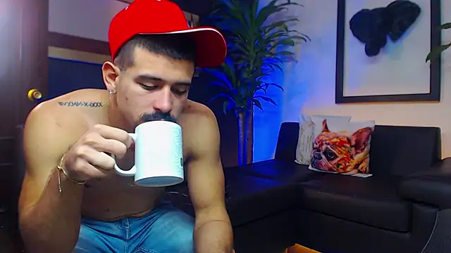 Snapshot of Markboyl chatting on 03-19-25, 12:01 Markboyl online show from 03-19-25, 12:01