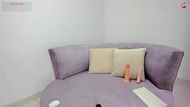 Snapshot of victoria_027 chatting on 04-11-26, 04:10 victoria 027 online show from 04-11-26, 04:10