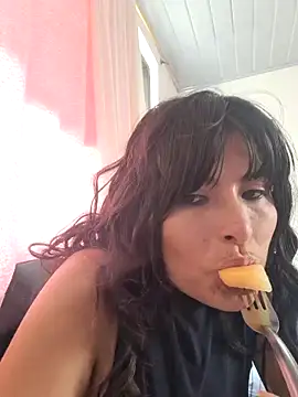 Alexandrasaenz online show from 10-20-25, 04:29