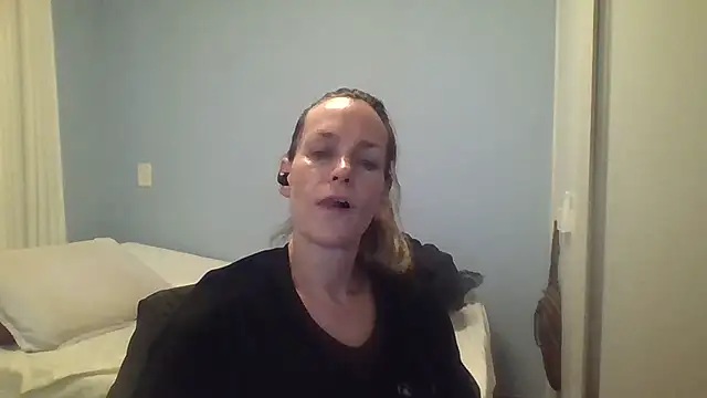 Annylove1 online show from 10-18-25, 12:12