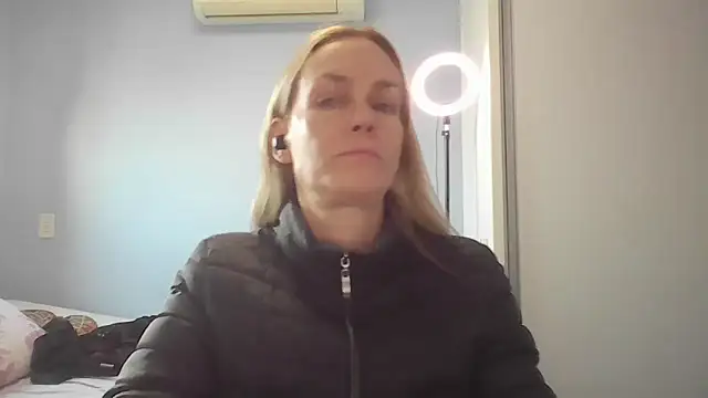 Snapshot of Annylove1 chatting on 05-12-26, 10:43 Annylove1 online show from 05-12-26, 10:43
