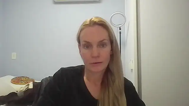 Snapshot of Annylove1 chatting on 05-30-26, 12:17 Annylove1 online show from 05-30-26, 12:17
