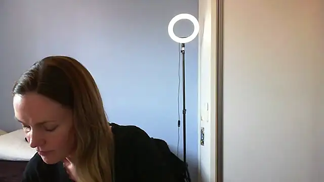 Annylove1 online show from 11-12-25, 03:38