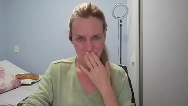 Snapshot of Annylove1 chatting on 04-22-26, 12:17 Annylove1 online show from 04-22-26, 12:17