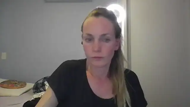 Annylove1 online show from 12-19-25, 12:14