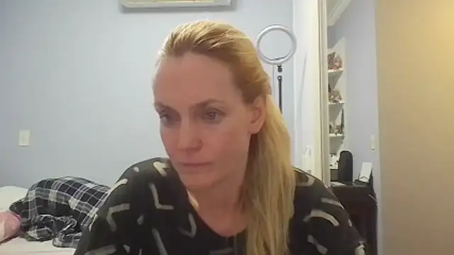 Snapshot of Annylove1 chatting on 05-04-26, 12:03 Annylove1 online show from 05-04-26, 12:03