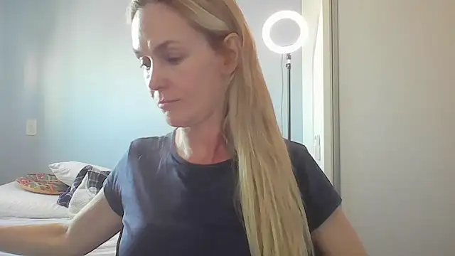 Snapshot of Annylove1 chatting on 05-06-26, 12:31 Annylove1 online show from 05-06-26, 12:31