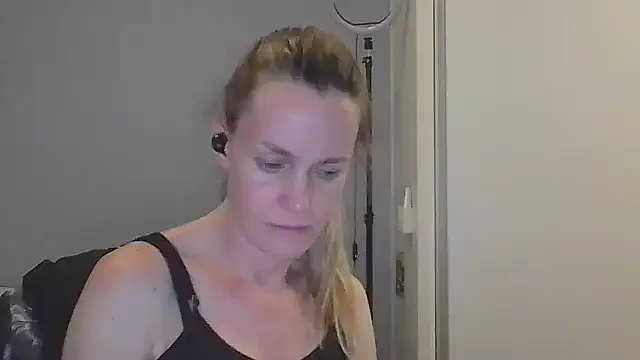 Annylove1 online show from 12-05-25, 12:21