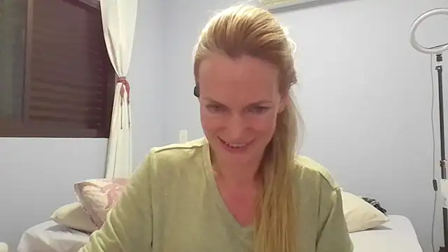 Snapshot of Annylove1 chatting on 04-28-26, 12:42 Annylove1 online show from 04-28-26, 12:42