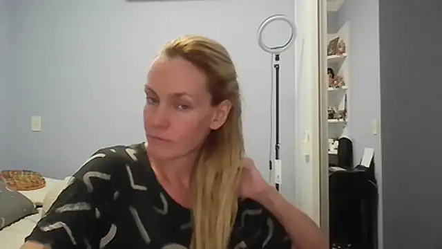 Annylove1 online show from 04-06-26, 11:50