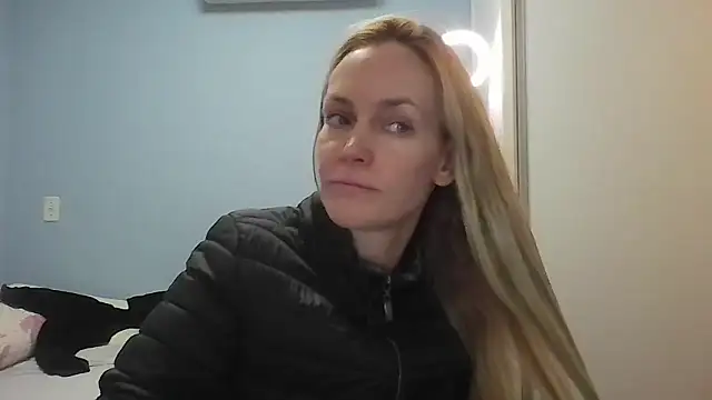 Snapshot of Annylove1 chatting on 05-11-26, 12:17 Annylove1 online show from 05-11-26, 12:17