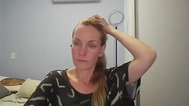 Annylove1 online show from 04-06-26, 12:06