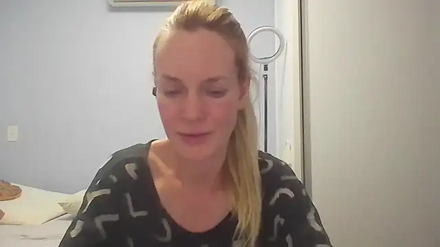 Snapshot of Annylove1 chatting on 05-10-26, 12:14 Annylove1 online show from 05-10-26, 12:14
