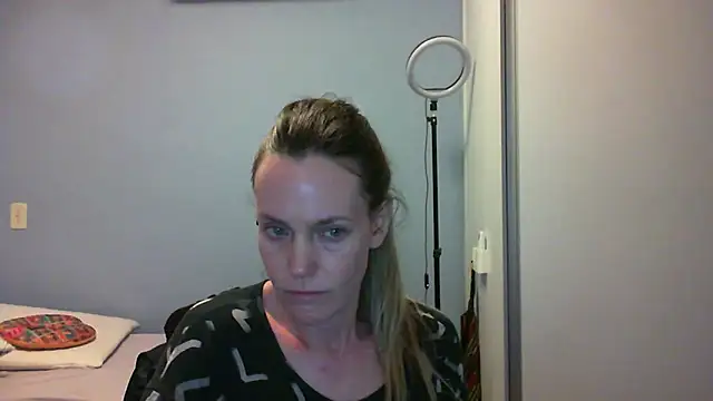 Annylove1 online show from 10-31-25, 12:18