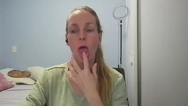 Snapshot of Annylove1 chatting on 04-20-26, 12:13 Annylove1 online show from 04-20-26, 12:13