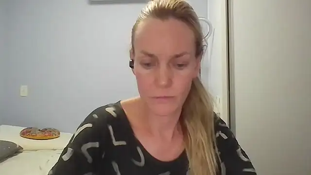 Annylove1 online show from 04-10-26, 12:17