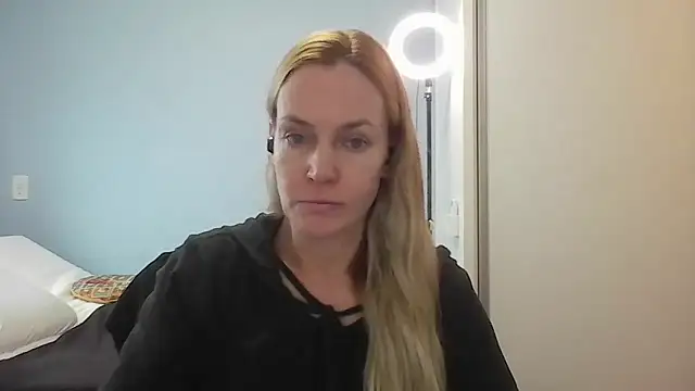 Snapshot of Annylove1 chatting on 05-18-26, 10:53 Annylove1 online show from 05-18-26, 10:53