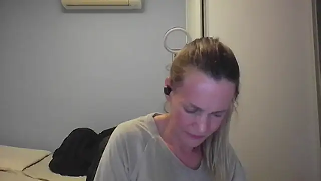 Annylove1 online show from 11-21-25, 12:20