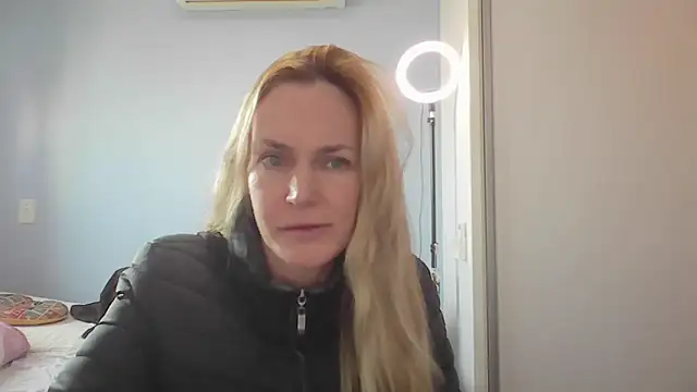 Snapshot of Annylove1 chatting on 05-14-26, 12:24 Annylove1 online show from 05-14-26, 12:24