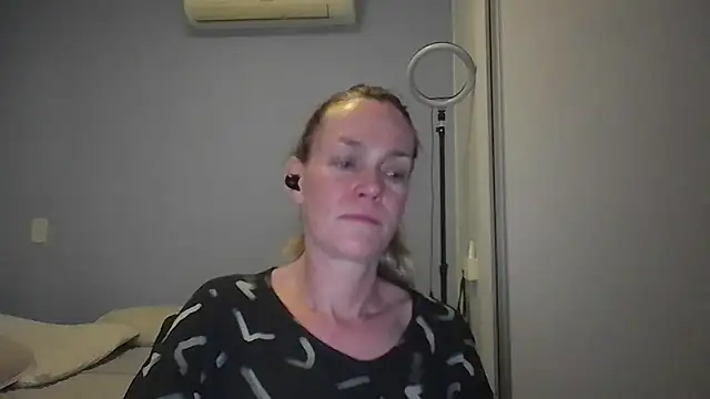 Annylove1 online show from 12-22-25, 12:11