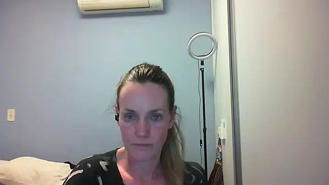 Annylove1 online show from 10-27-25, 12:11