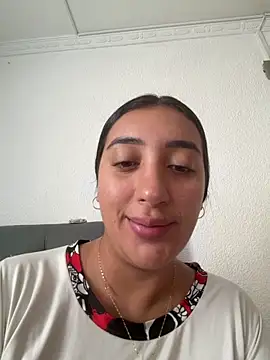 Snapshot of Hannahoff chatting on 02-18-26, 07:54 Hannahoff online show from 02-18-26, 07:54