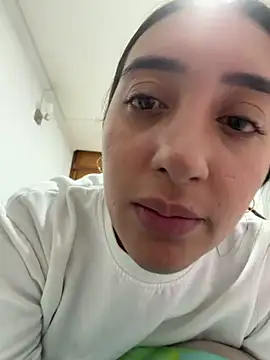 Snapshot of Hannahoff chatting on 02-21-26, 04:14 Hannahoff online show from 02-21-26, 04:14