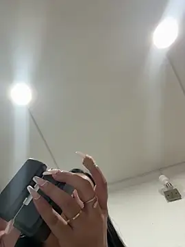 Hannahoff online show from 04-07-26, 01:18