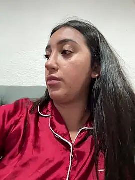 Snapshot of Hannahoff chatting on 02-13-26, 05:07 Hannahoff online show from 02-13-26, 05:07