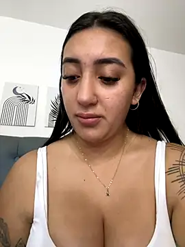 Snapshot of Hannahoff chatting on 11-10-25, 07:30 Hannahoff online show from 11-10-25, 07:30