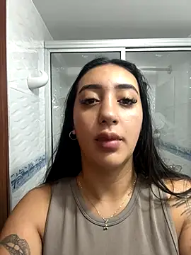 Snapshot of Hannahoff chatting on 11-30-25, 12:44 Hannahoff online show from 11-30-25, 12:44