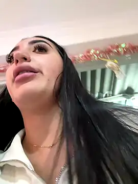 Snapshot of Hannahoff chatting on 12-14-25, 04:29 Hannahoff online show from 12-14-25, 04:29