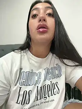 Snapshot of Hannahoff chatting on 02-24-26, 04:13 Hannahoff online show from 02-24-26, 04:13