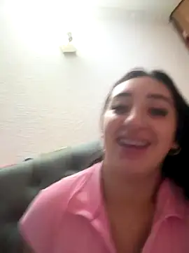 Snapshot of Hannahoff chatting on 12-15-25, 06:19 Hannahoff online show from 12-15-25, 06:19