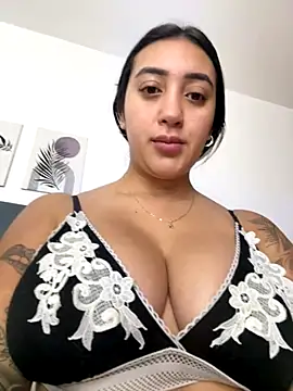 Snapshot of Hannahoff chatting on 11-24-25, 09:15 Hannahoff online show from 11-24-25, 09:15