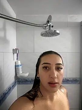 Snapshot of Hannahoff chatting on 11-08-25, 04:43 Hannahoff online show from 11-08-25, 04:43