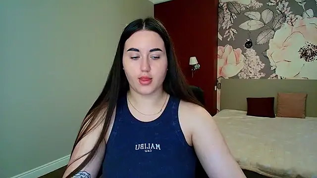 Snapshot of Roxie_Bradley chatting on 06-15-26, 05:29 Roxie Bradley online show from 06-15-26, 05:29