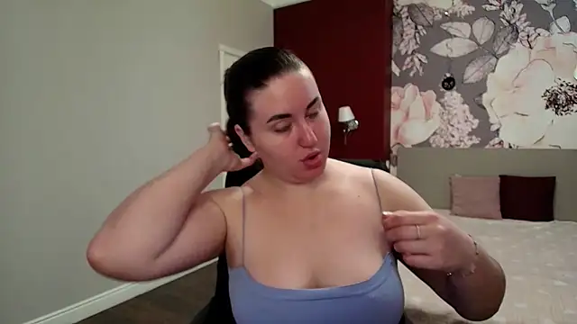 Roxie Bradley online show from 04-10-26, 05:36