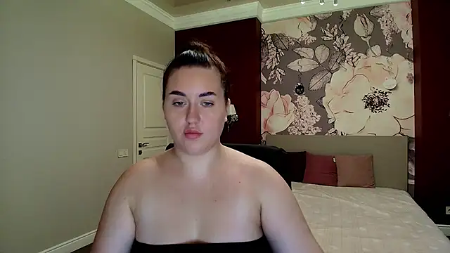 Roxie Bradley online show from 09-30-25, 06:19