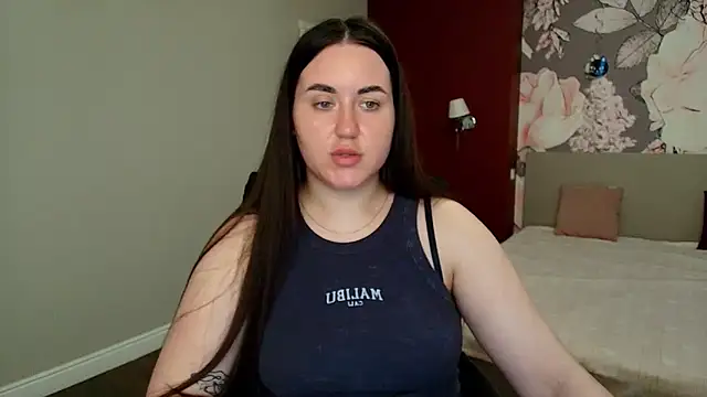 Snapshot of Roxie_Bradley chatting on 05-15-26, 05:49 Roxie Bradley online show from 05-15-26, 05:49