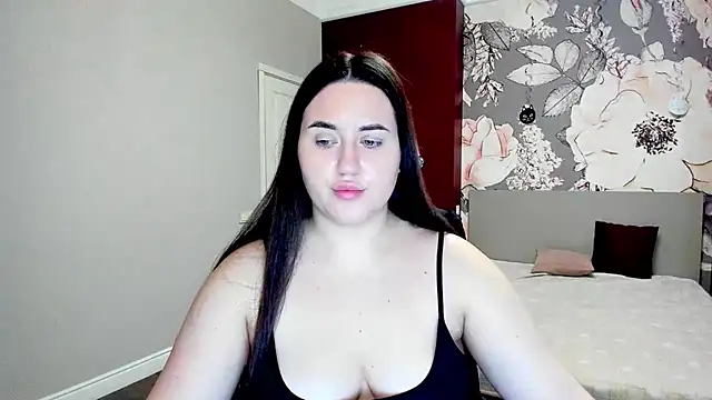 Roxie Bradley online show from 02-16-26, 06:56