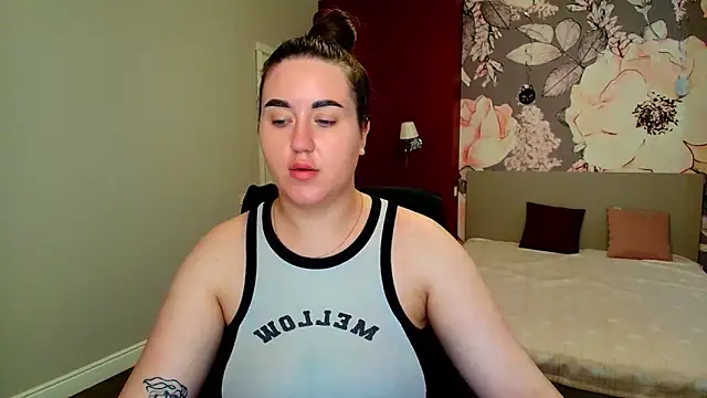 Snapshot of Roxie_Bradley chatting on 06-18-26, 05:39 Roxie Bradley online show from 06-18-26, 05:39