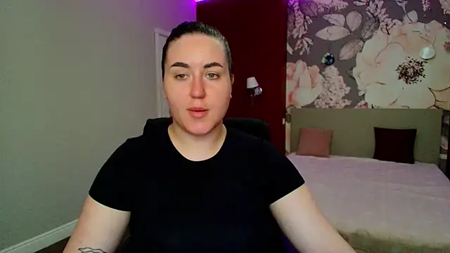 Snapshot of Roxie_Bradley chatting on 05-09-26, 05:55 Roxie Bradley online show from 05-09-26, 05:55